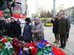 Жители Химок почтили память героев-росгвардейцев на торжественном митинге