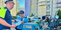 Инспекторы Химок напомнили курьерам на самокатах о правилах безопасности на дорогах - Regions.Ru