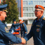Курсaнтам-первокурсникaм вpучили оранжевые береты МЧC Роcсии - Академия МЧС