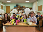Госавтоинспекторы подарили первоклассникам стикеры с правилами дорожного движения
