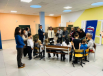 В лицее Химок прошел мастер-класс по плетению маскировочных сетей для СВО